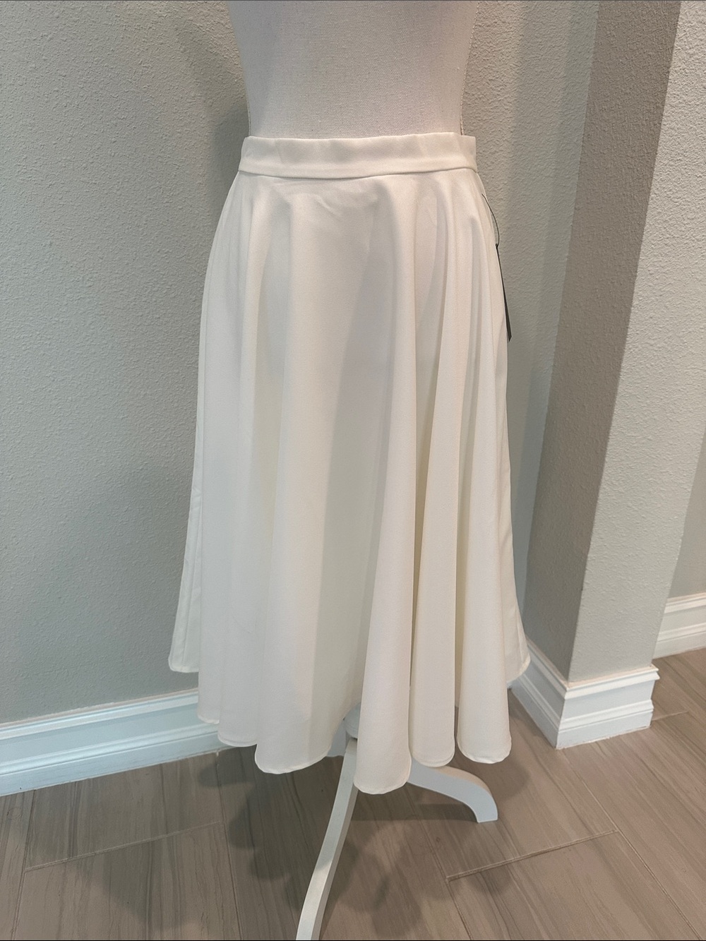NWT Lulu’s Women’s Size Medium Cream A-Line Midi Skirt